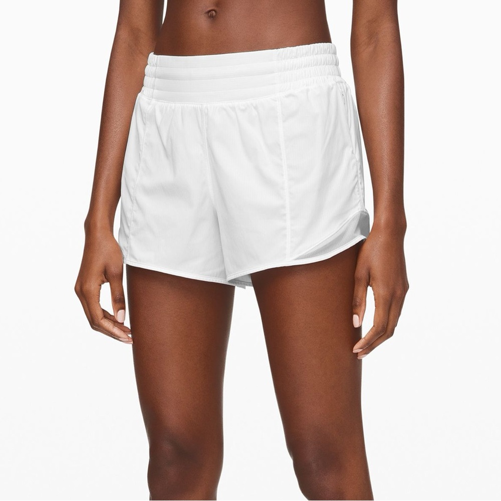 Lululemon Hotty Hot LR Short 4" *lined